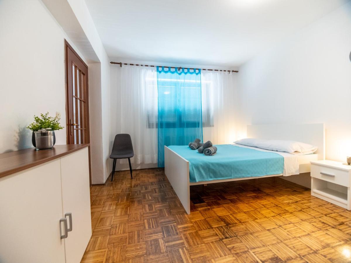 Viki Apartment *